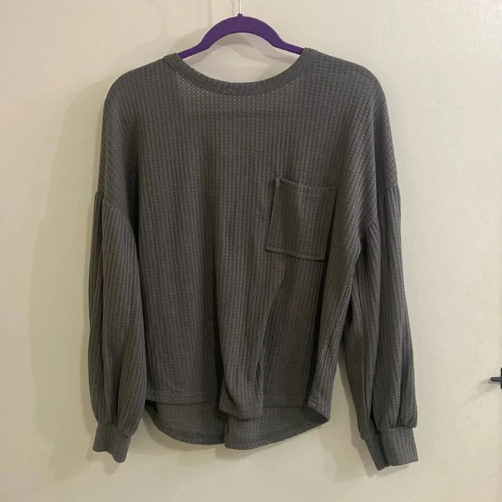 Shein gray waffle knit top size medium, back v with cross cross